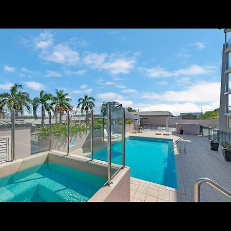 5 Minute Walk To The Stadium!! Taylord Holiday Homes And Apartments ทาวน์วิล ภายนอก รูปภาพ