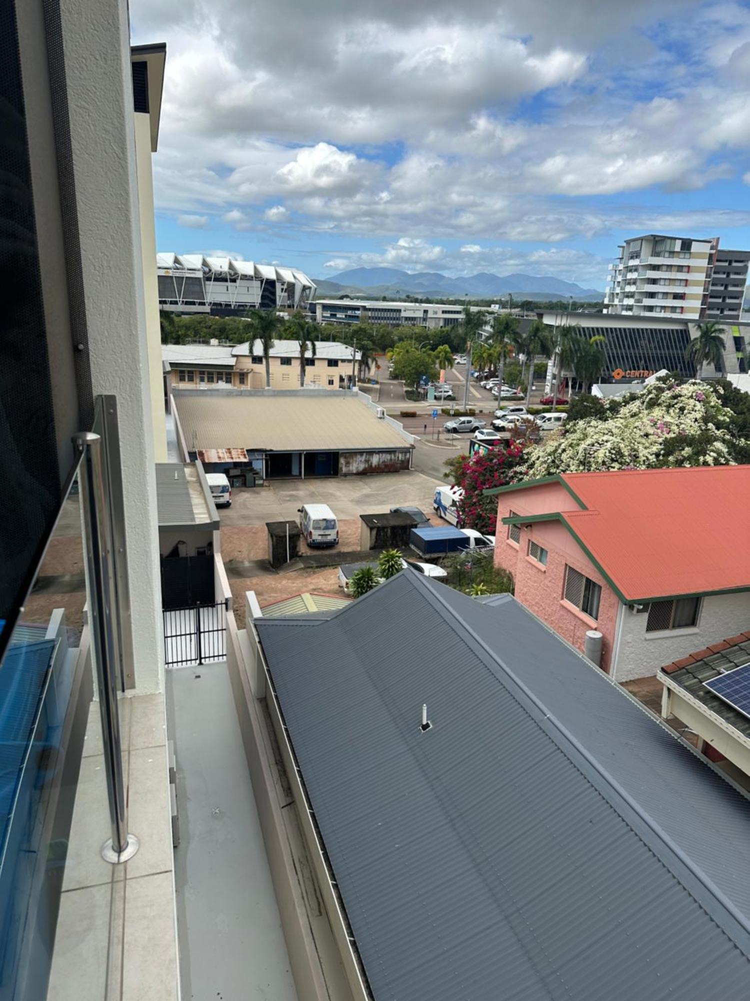 5 Minute Walk To The Stadium!! Taylord Holiday Homes And Apartments ทาวน์วิล ภายนอก รูปภาพ